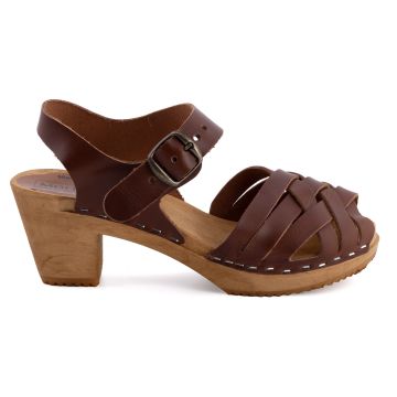 betty-pull-up Betty Pull Up